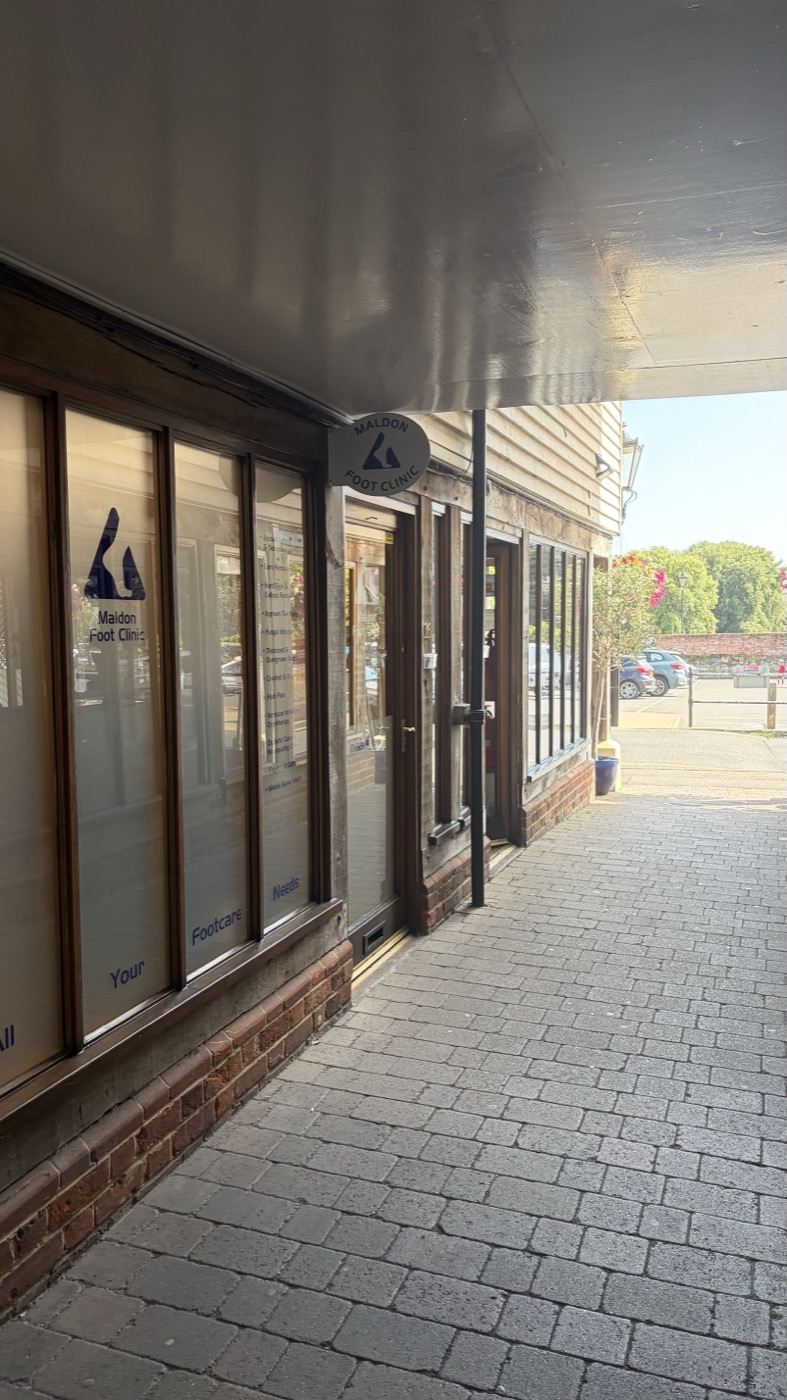 Maldon Foot Clinic sign near the Deli and Fizz passage